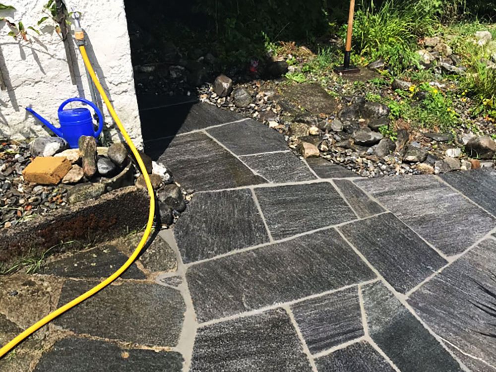 Gartenplatten in Zürich renoviert und wie neu